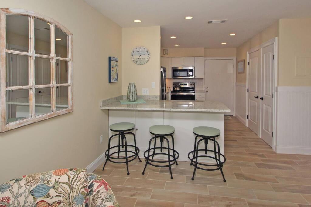 Cute 2 Bedroom, 2 Bath Condo At Folly Field Beach Île de Hilton-Head Extérieur photo